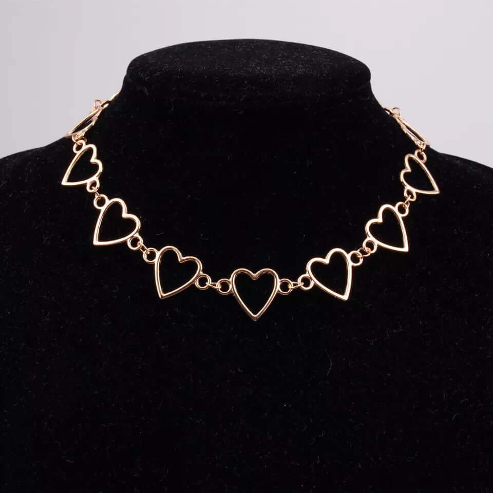 Heart hot sale shaped choker